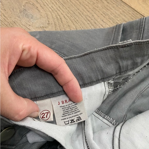J Brand size 27 Gotham skinny jeans. Stretchy and soft, perfect to dress up! - Picture 3 of 4